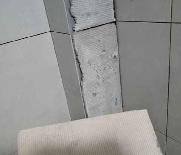 道里瓷砖空鼓维修公司分享下厨房瓷砖脱落的补救措施。